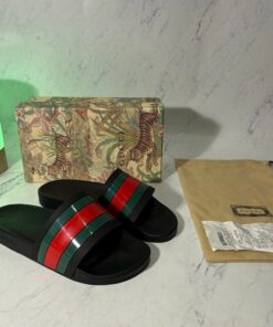GUCCI SLIDERS (SIZE 8-11 UK)