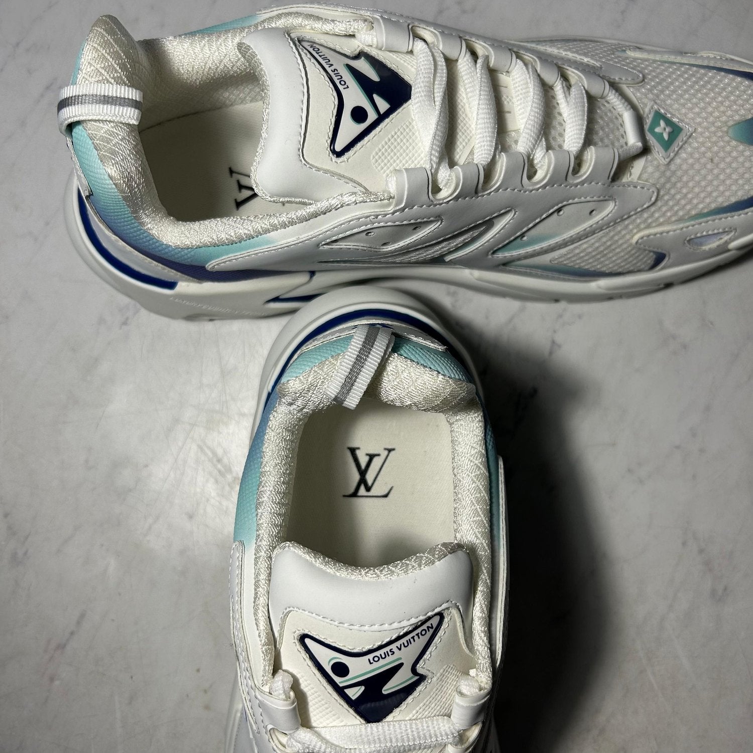 LV TATIC RUNNERS (SIZE 8-12 UK) - Image 8