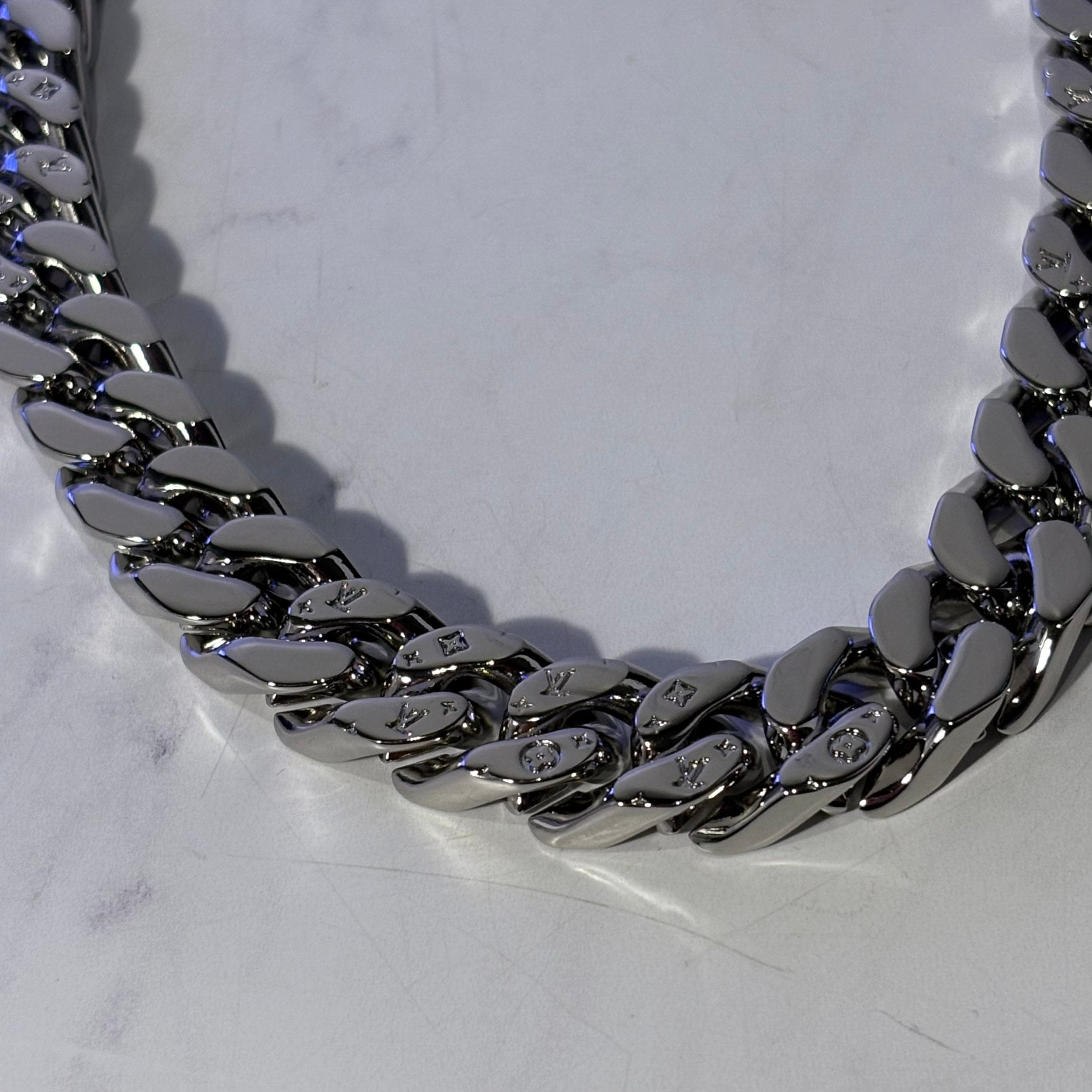 LV CHAIN NECKLACE - Image 3