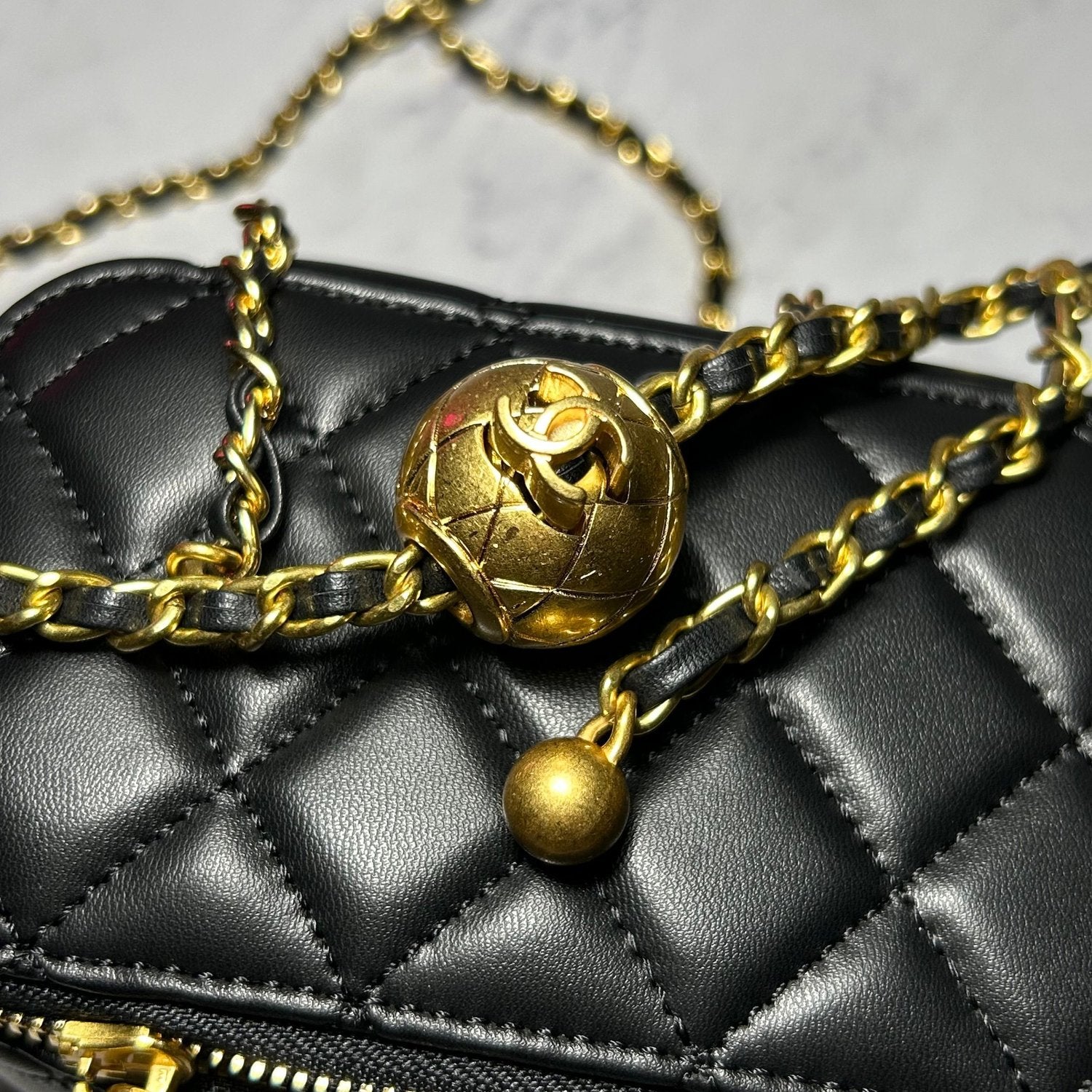 CHANEL VANITY CASE - Image 3