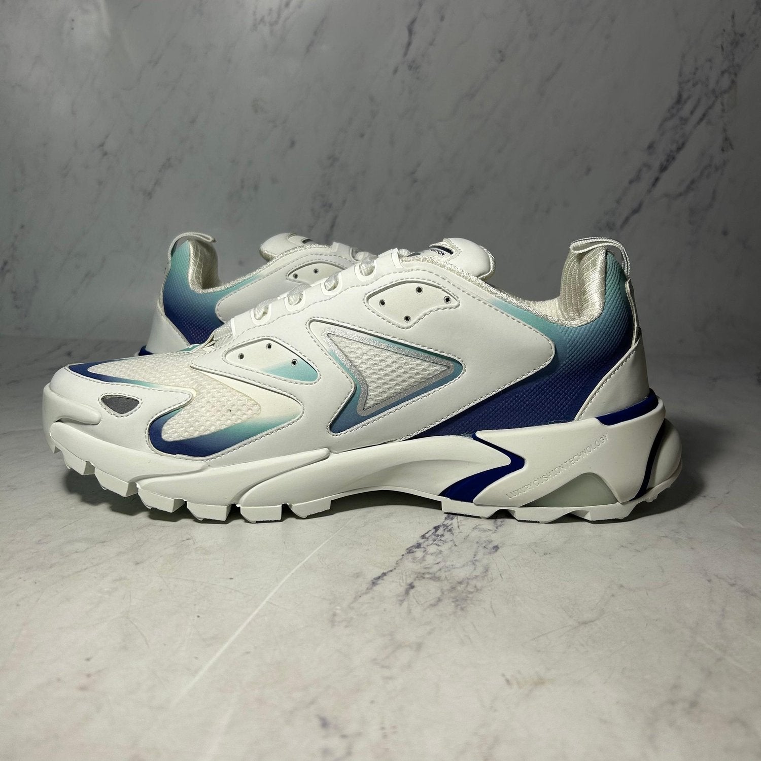 LV TATIC RUNNERS (SIZE 8-12 UK) - Image 7