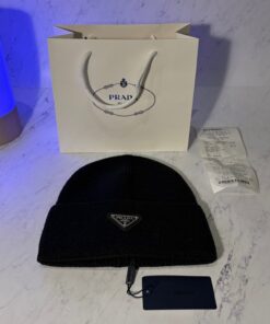 PRADA BEANIE LOGO