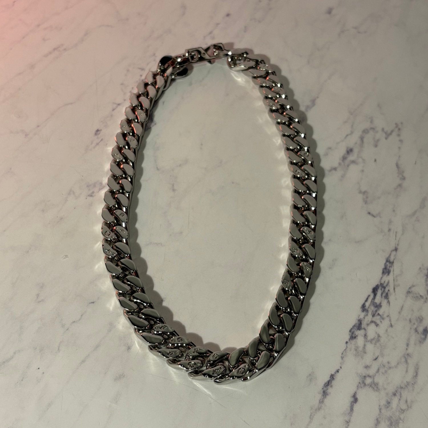 LV CHAIN NECKLACE - Image 2