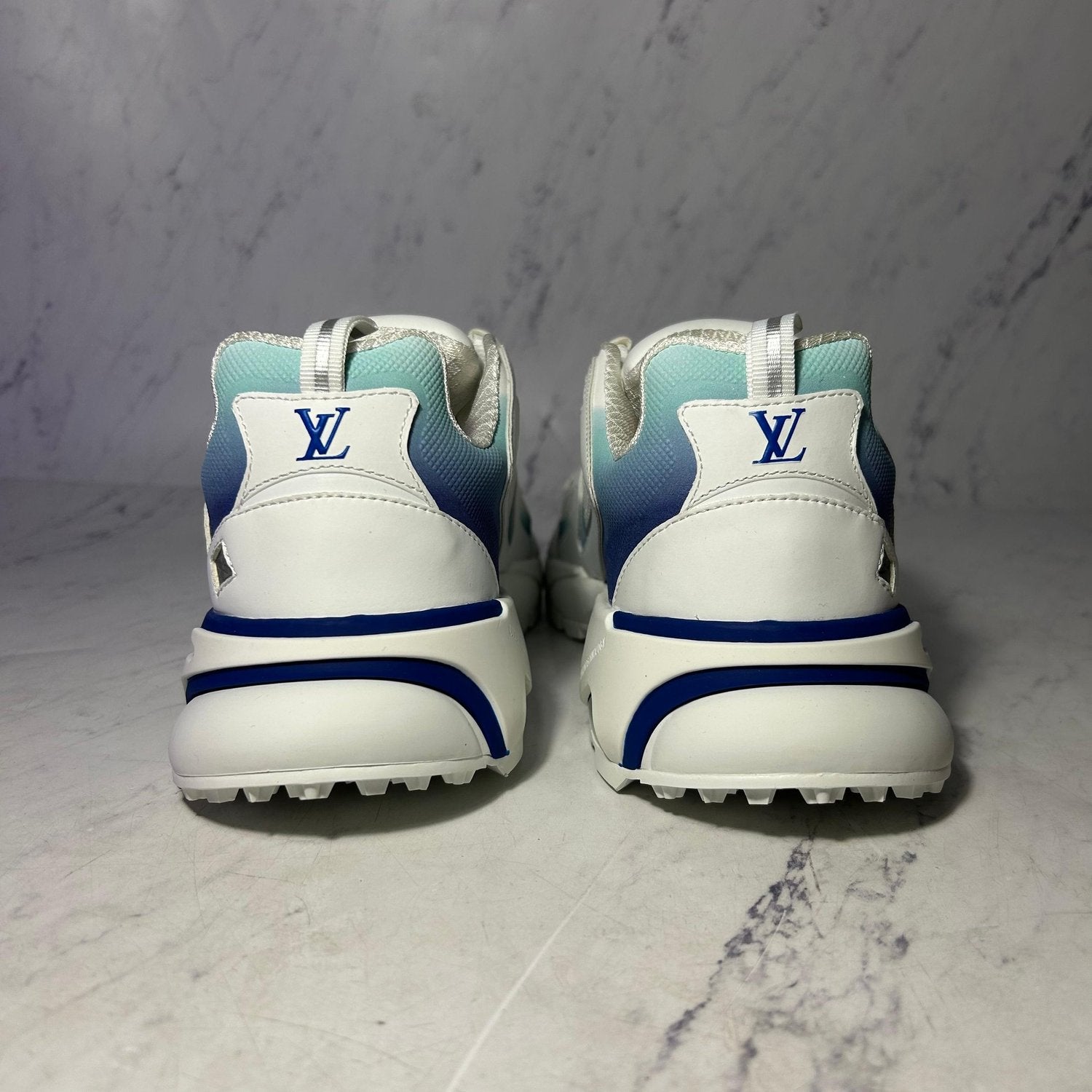 LV TATIC RUNNERS (SIZE 8-12 UK) - Image 5