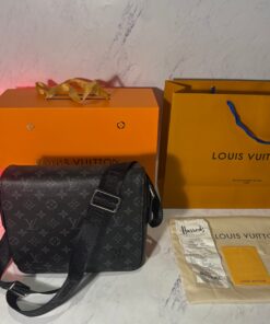 LV MESSENGER BAG
