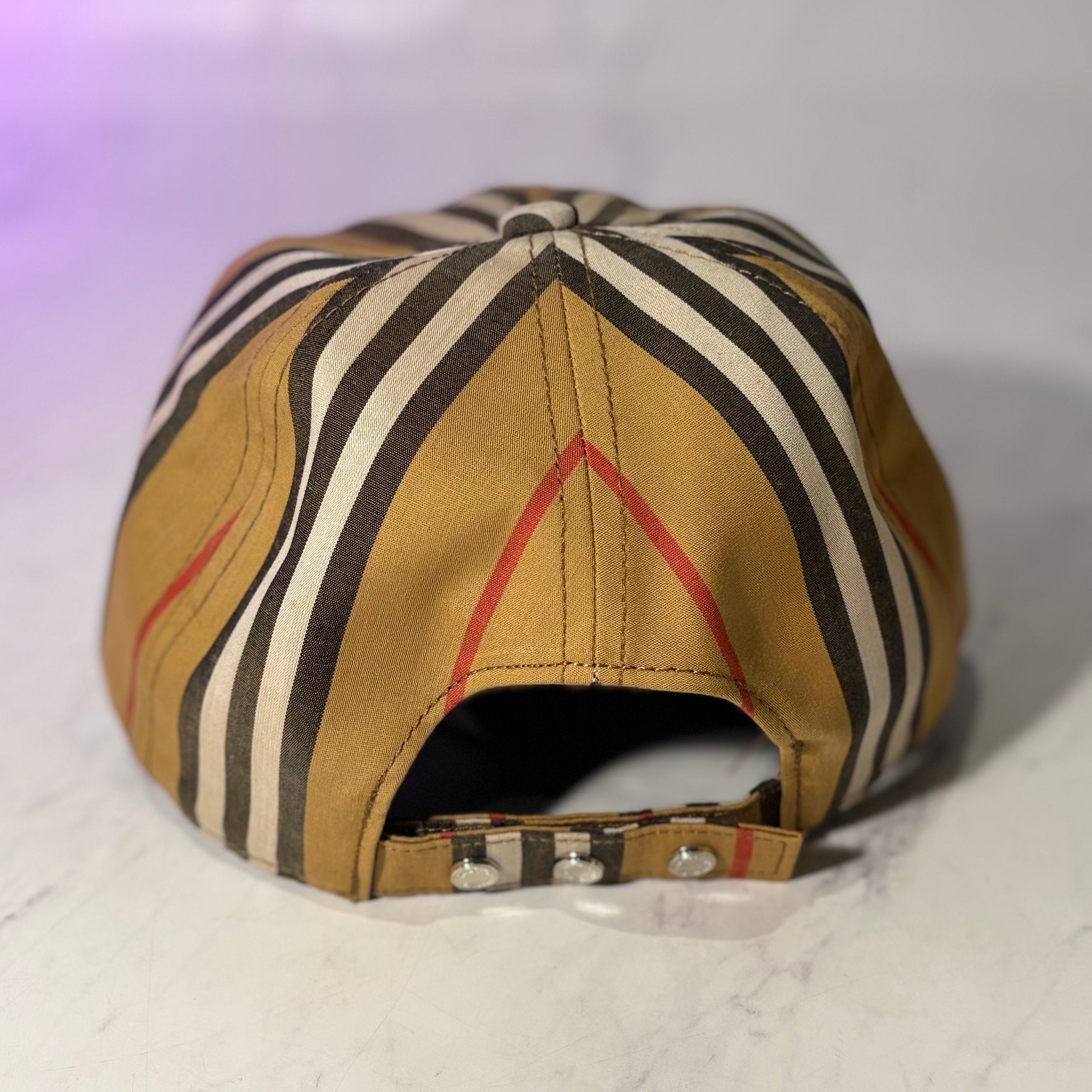 BURBERRY CAP - Image 8