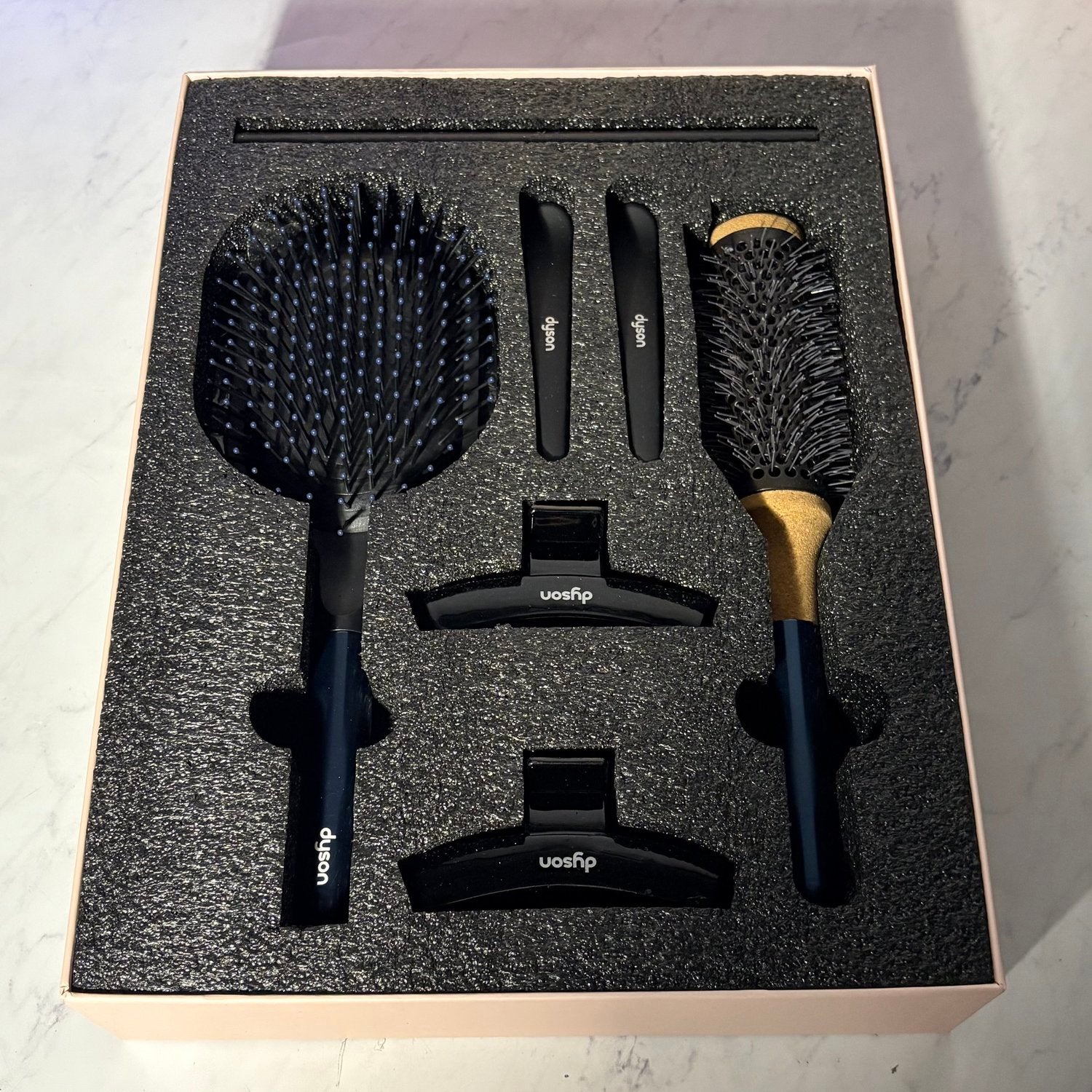 DYSON STYLING GIFT SET - Image 2