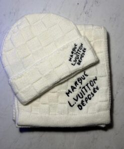 Alternative view of LV BEANIE & SCARF SET