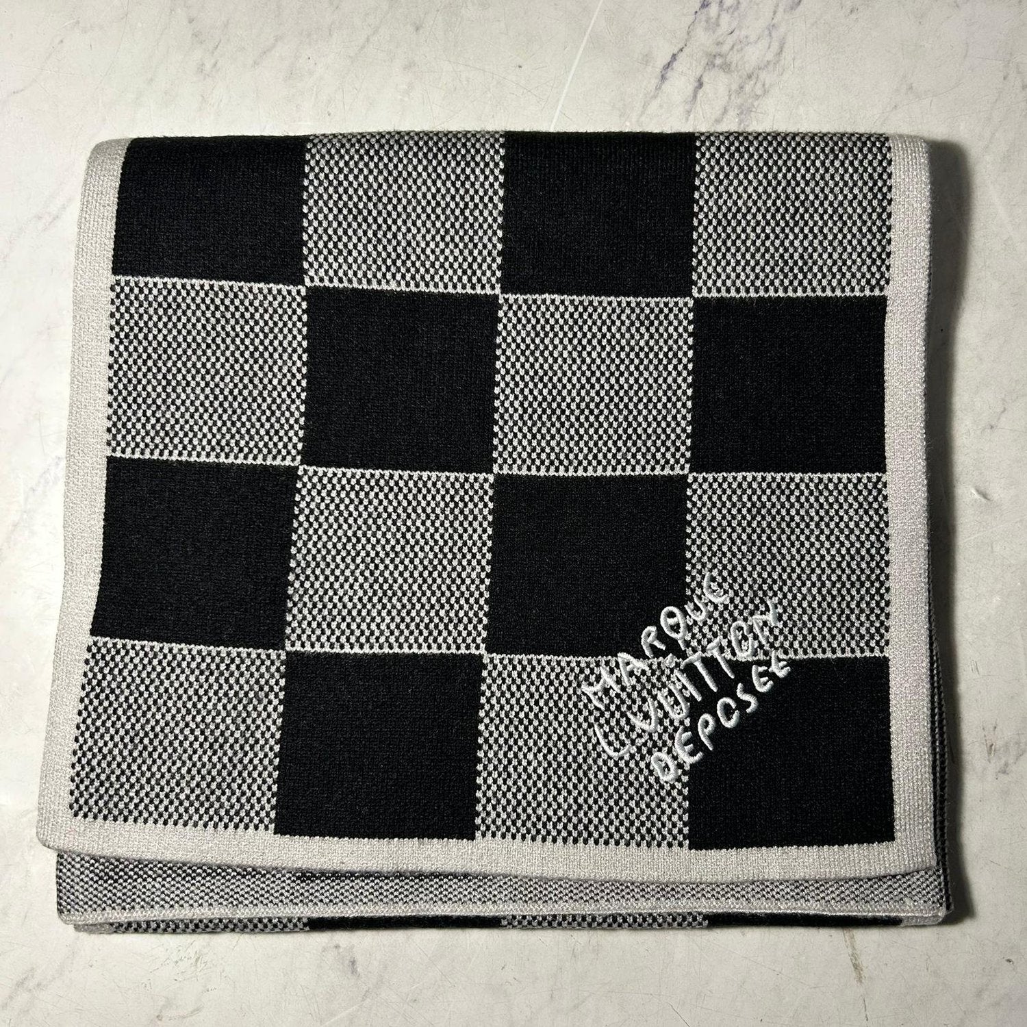 LV BEANIE & SCARF SET - Image 5