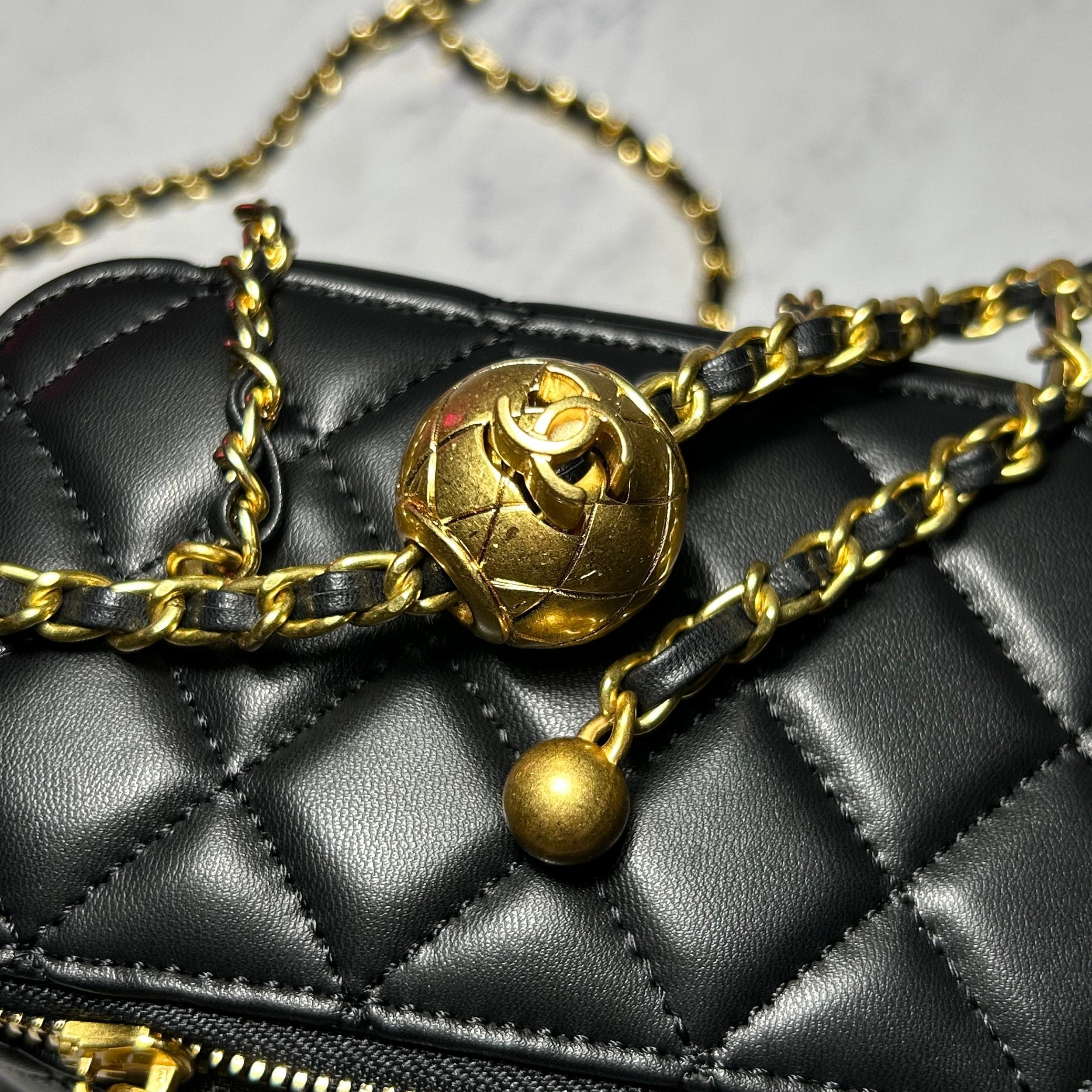 CHANEL VANITY CASE - Image 11