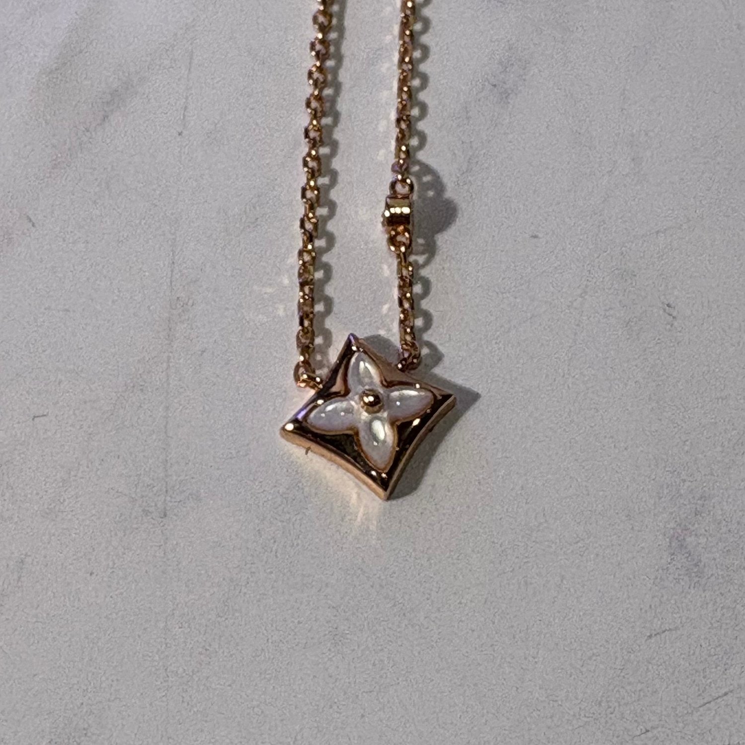LV STAR NECKLACE - Image 3