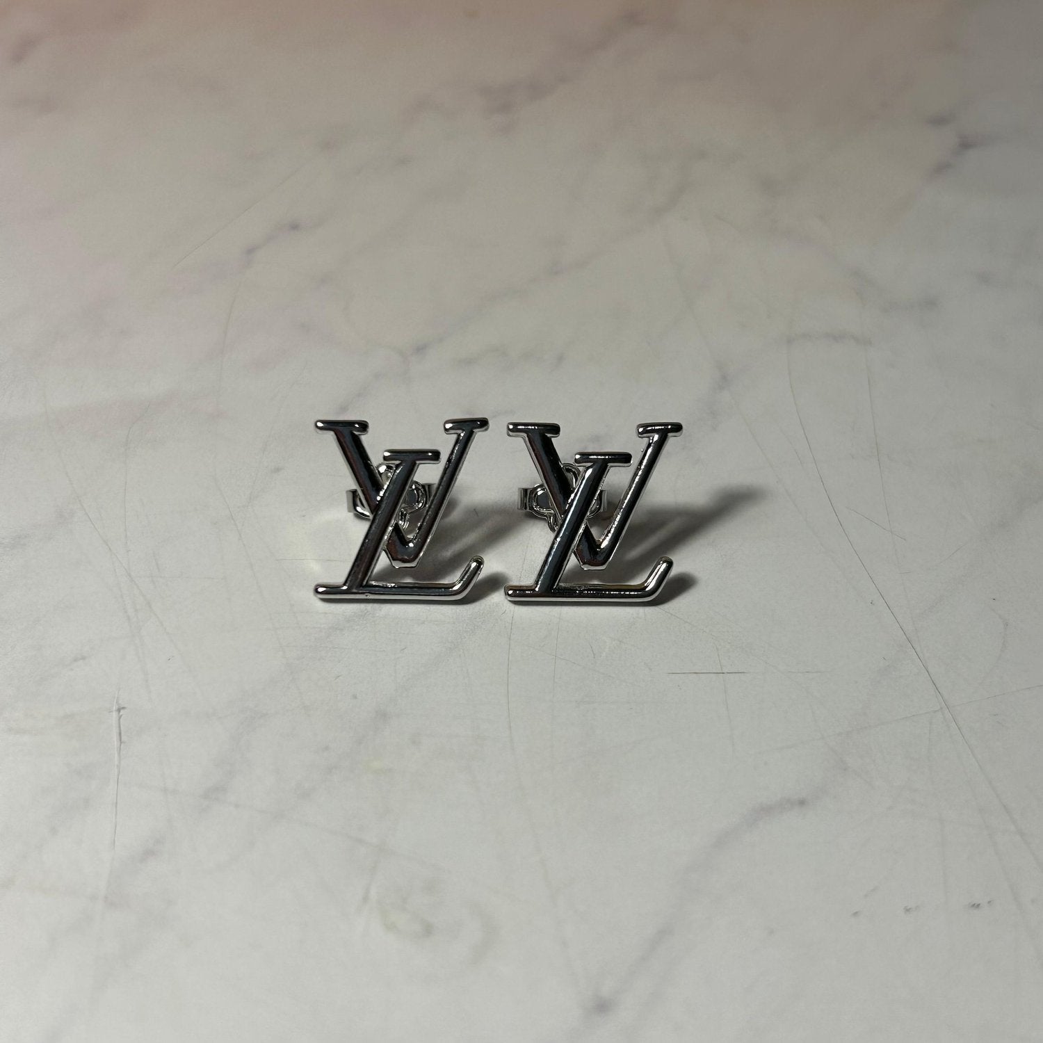 LV ICONIC EARRINGS (2 COLOURS) - Image 3