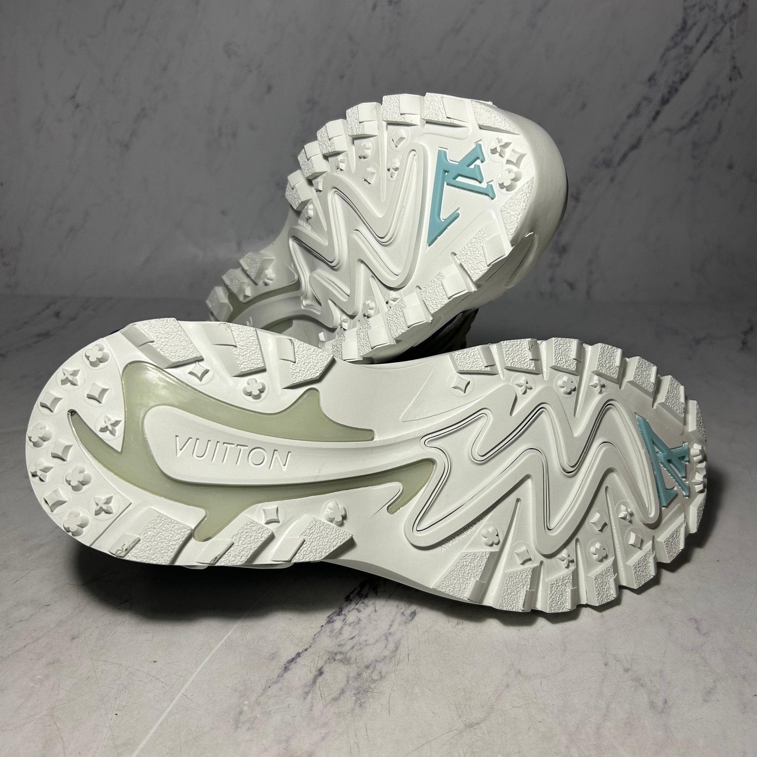 LV TATIC RUNNERS (SIZE 8-12 UK) - Image 3